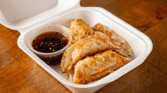 Chicken Dumplings (6 pcs).